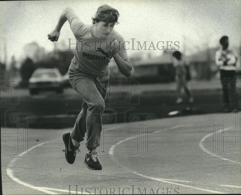 1982 Press Photo Racine&#39;s Horlick&#39;s Helen Stoffel ran sprints - mjb98897 - Historic Images