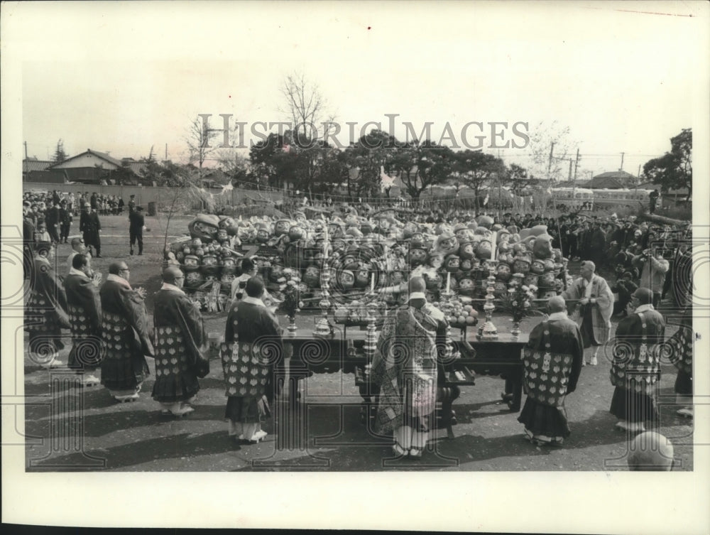 1965 Press Photo Japanese celebrate Halloween with paper-mache devil masks.- Historic Images