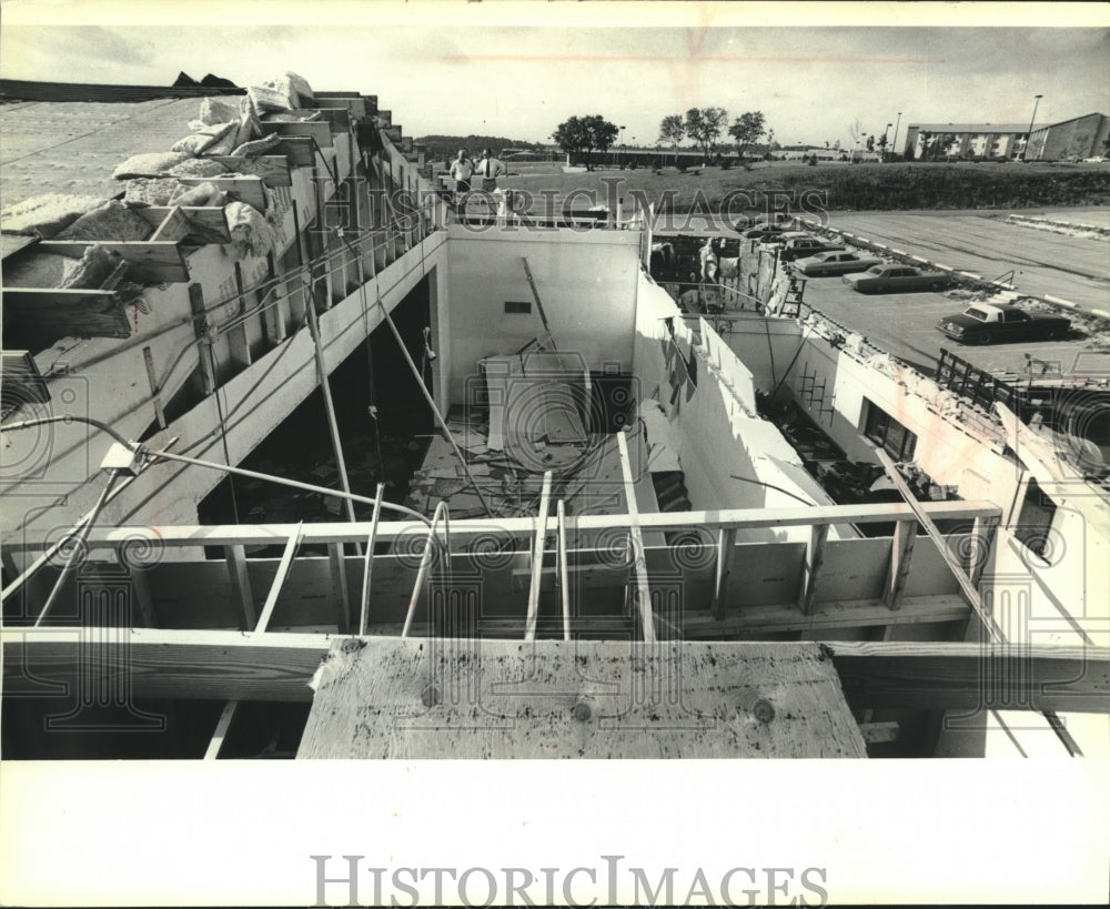 1980 Press Photo Storm and high winds damage Temple Menorah-Milwaukee - Historic Images