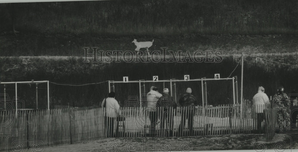 1993 Press Photo To prepare for deer season, hunters practice skills at range. - Historic Images