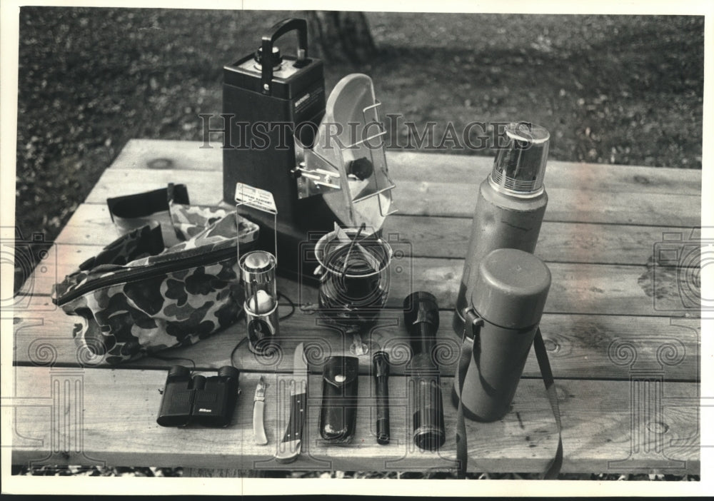 1989 Hunting equipment &amp; outdoor-related items are hot gift ideas - Historic Images