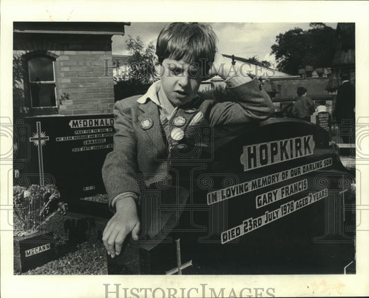 1981 Paul McNally Praying at Irish Nationalist's Grave in Ireland - Historic Images