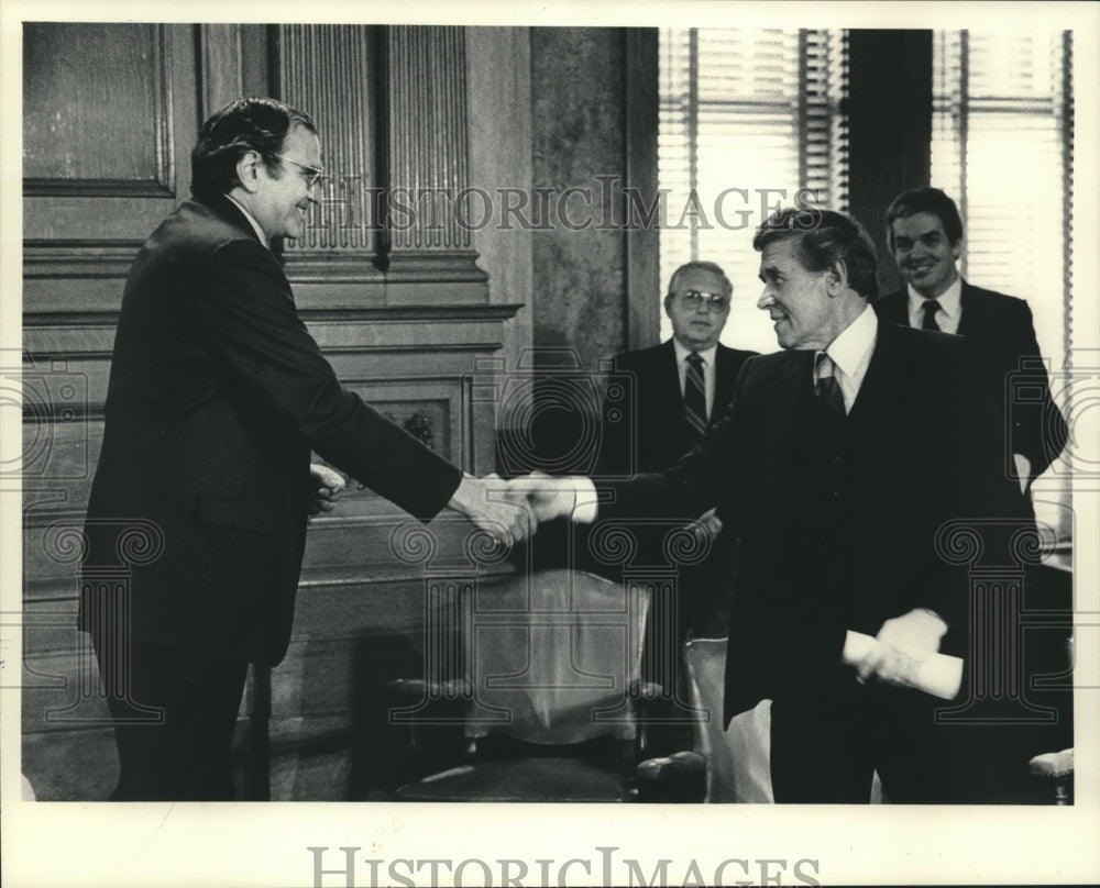 1983 Press Photo Mayor Maier, Richard Aurelio at Warner-Amex contract signing - Historic Images