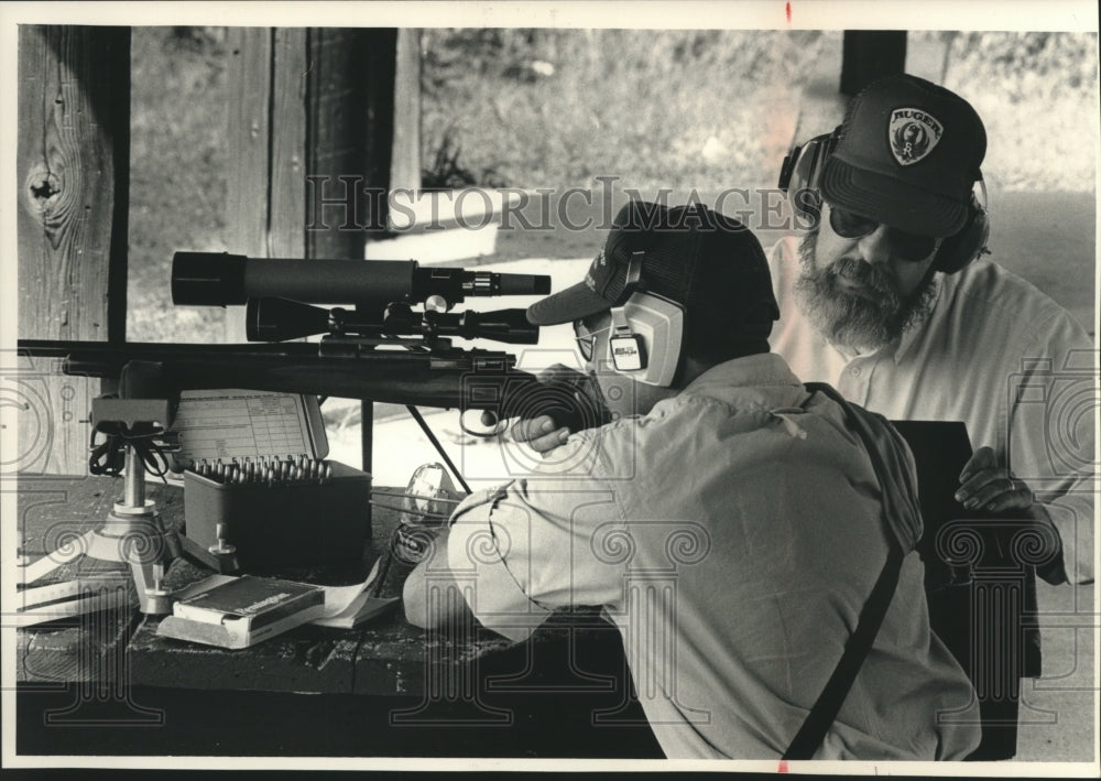 1992 Press Photo Time at the rifle range can make for a good opening day. - Historic Images
