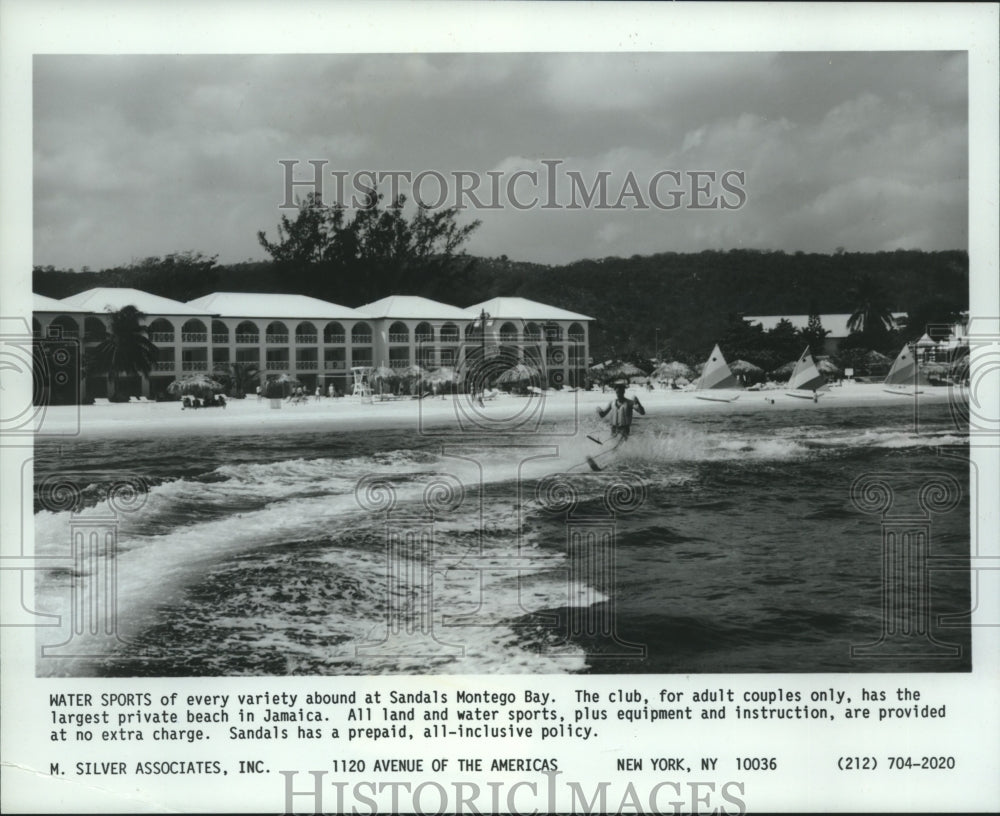 1987 Press Photo Water sports of every kind at Sandals Montego Bay in Jamaica - Historic Images