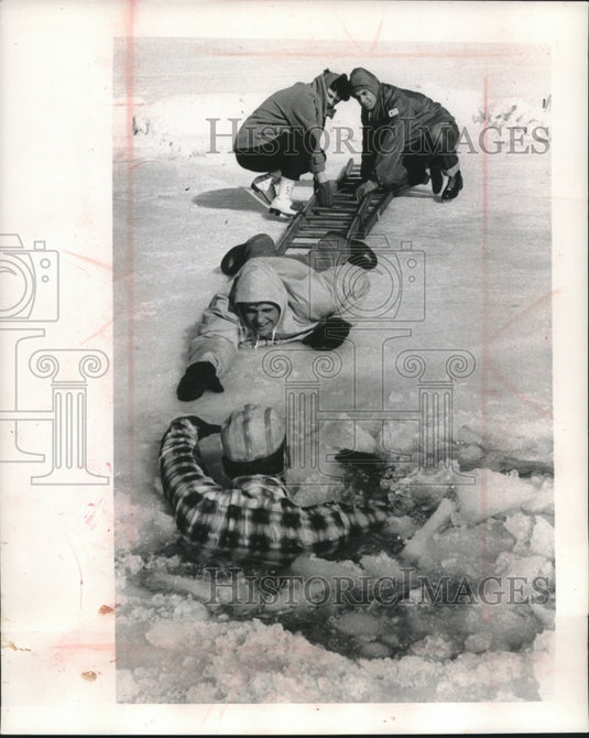 1983 Press Photo A tall, lightly constructed ladder can be used for ice rescue - Historic Images