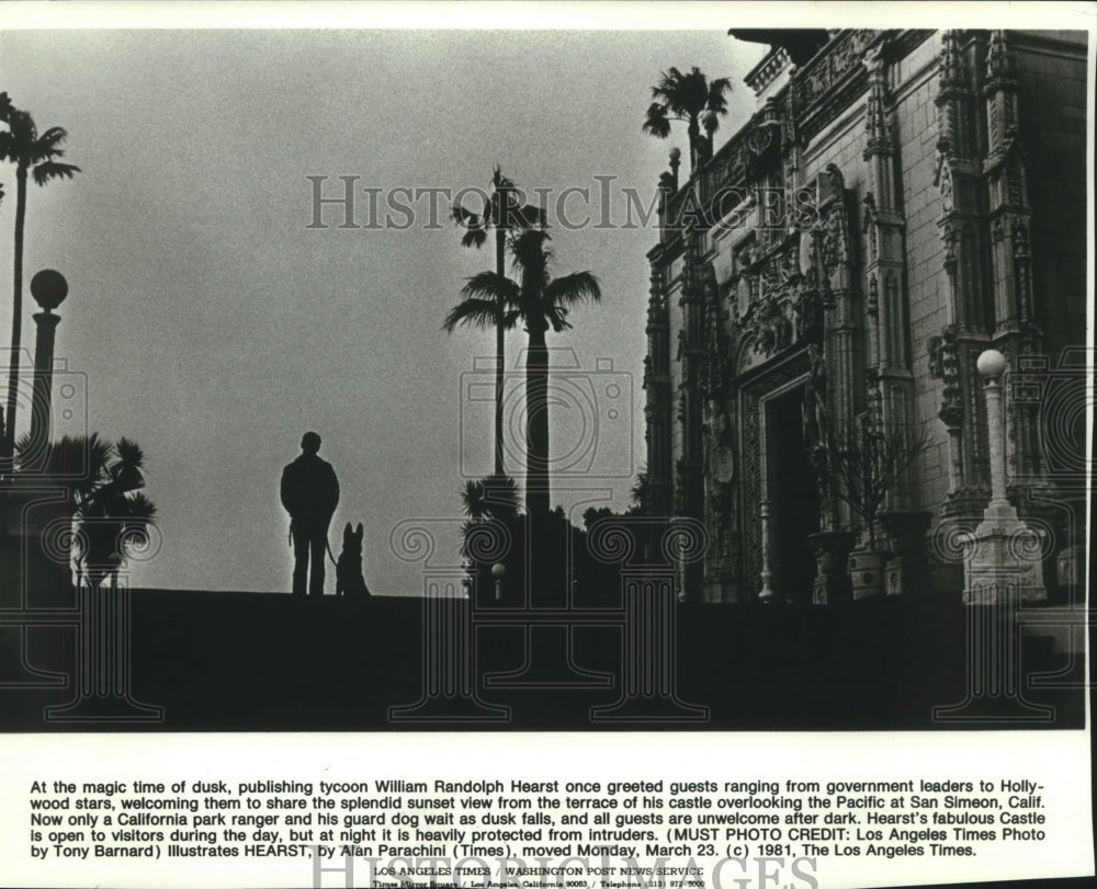 1981 Press Photo California park ranger guards William Randolph Hearst Castle - Historic Images