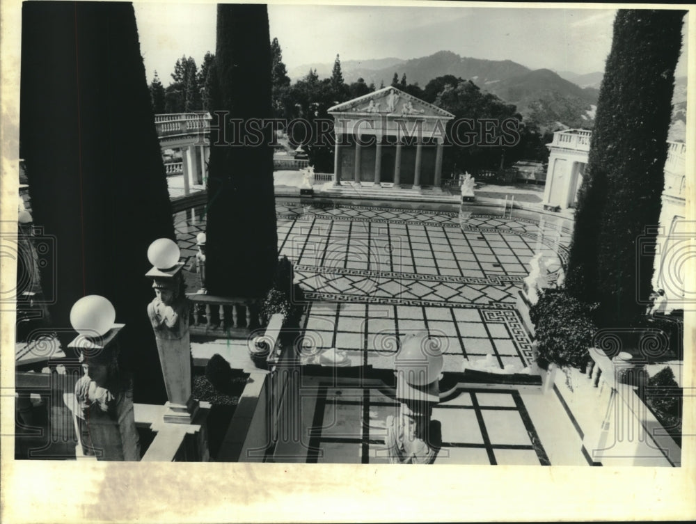 1983 Press Photo The outdoor swimming pool at the William Randolph Hearst castle - Historic Images