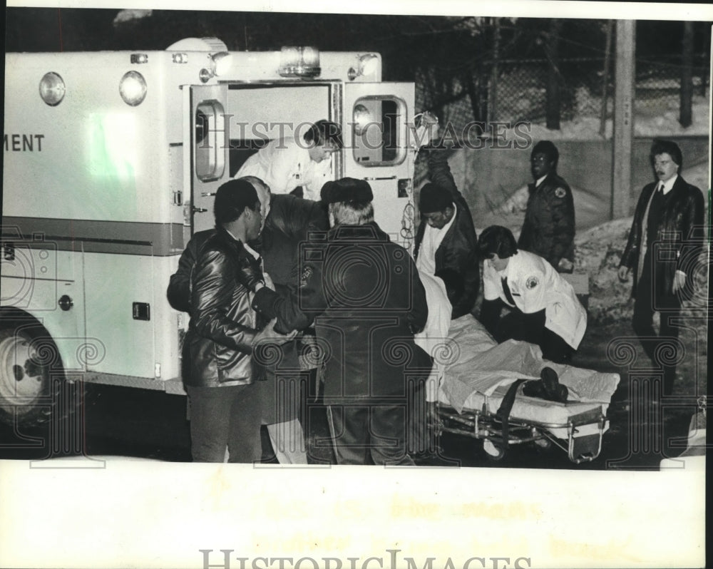 1982 Melvin F. Smith being put in ambulance - Historic Images