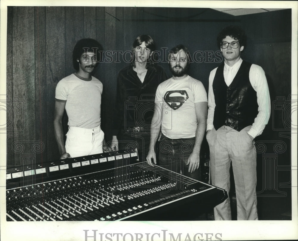 1982 Press Photo Leaders of Traum Recording Studio, Milwaukee - mjb99716- Historic Images