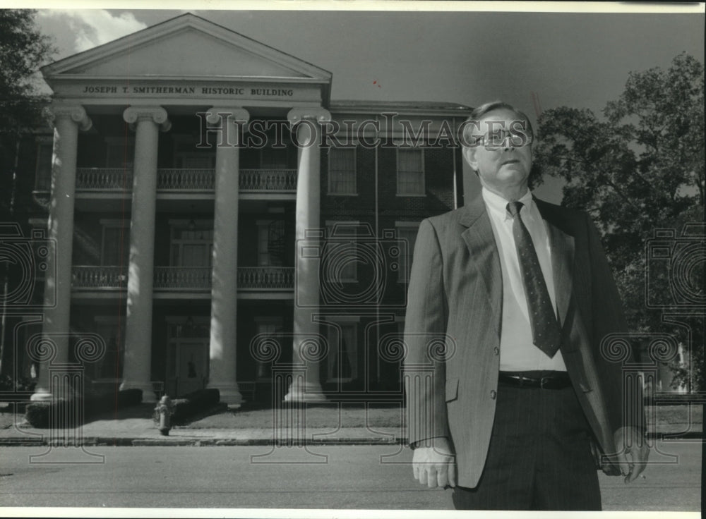 1990 Press Photo Mayor Joe Smitherman outside building with his name, Selma, AL - Historic Images