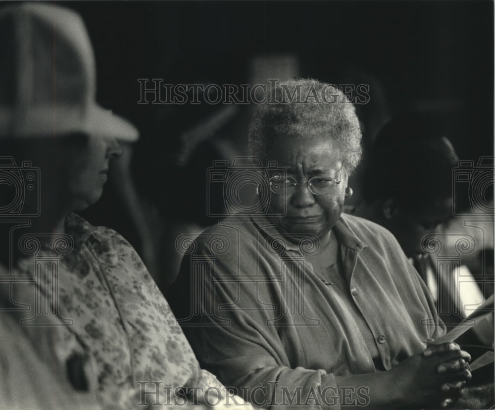 1991 Press Photo Barbara Smith-Fochtmann waits in Municipal Court for her case - Historic Images