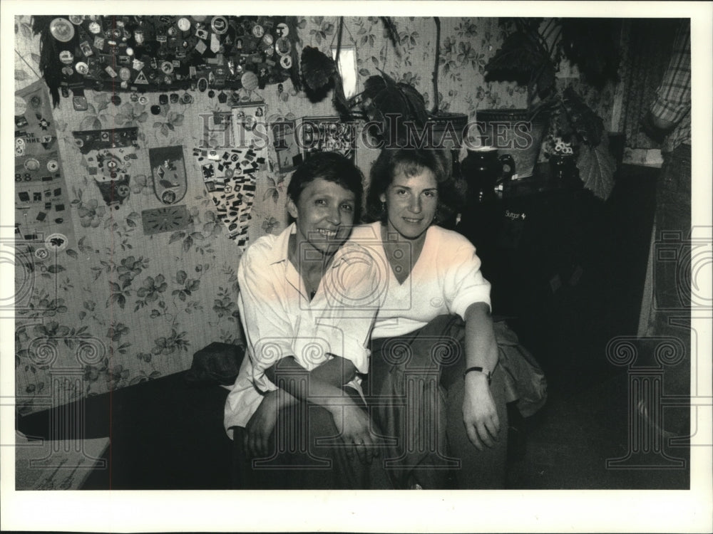 1989 Press Photo Lena Illesh, an educator, with husband, Russia - mjb99774 - Historic Images