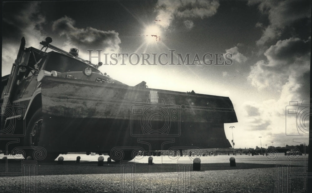 1991 Press Photo Snowplow Rodeo outside Milwaukee County Stadium in Wisconsin - Historic Images