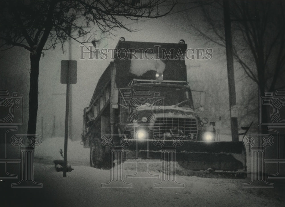 1984 Press Photo A Plow Rolled Through Snow, E. Roberta Ave Waukesha Wisconsin - Historic Images