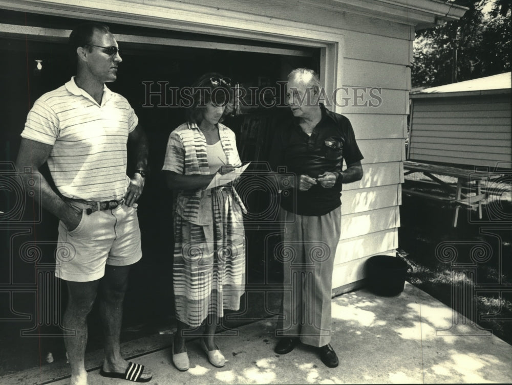 1986 Laurent and Wendy Soucie talked with Frank Breer, Milwaukee - Historic Images