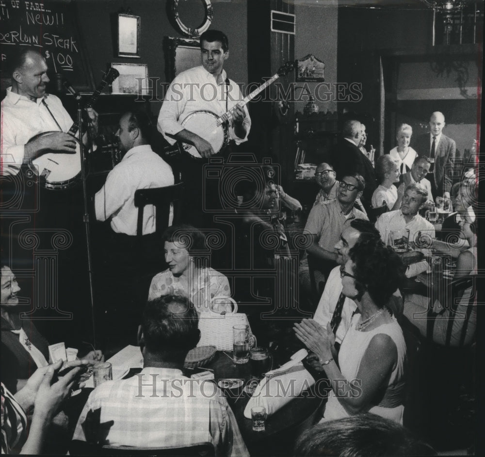 1964 Press Photo Someplace Else, crowd singing and ordering beer - mjb99908 - Historic Images