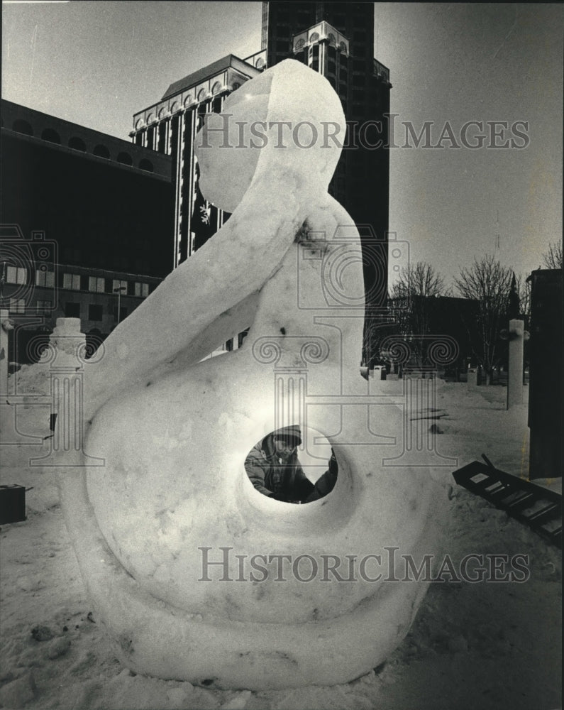 1990 Press Photo entry in United States International Snow Sculpting Competition - Historic Images