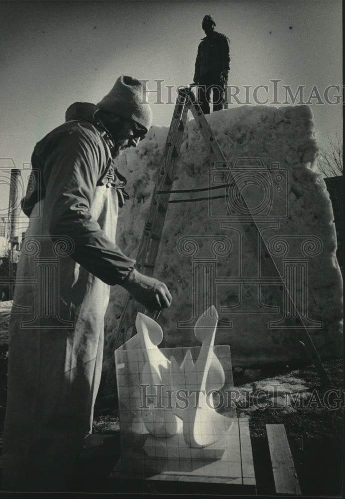 1986 Press Photo Competitors prepare for the Milwaukee Winter Fun Showcase - Historic Images