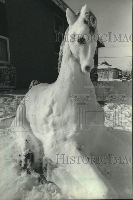 1982 Press Photo Snow horse - or a unicorn, Milwaukee - mjc00065 - Historic Images