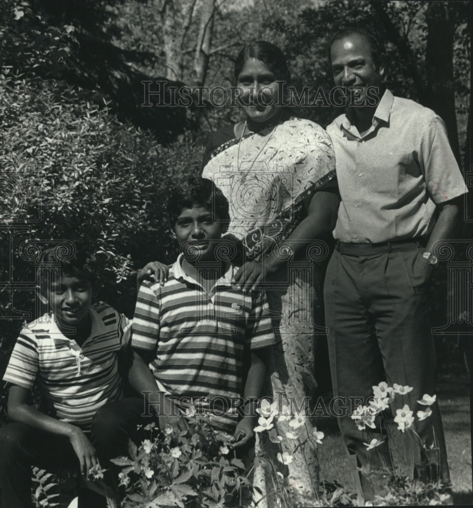 1990, Solomon Family stops in Fox Point during their travels - Historic Images