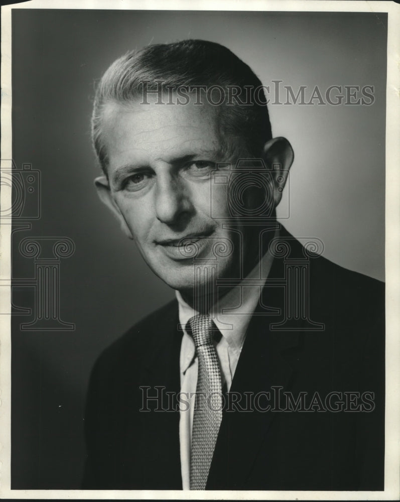 Press Photo Ezio Sorgi, Senior Merchandise Counselor, Gimbels-Schusters - Historic Images