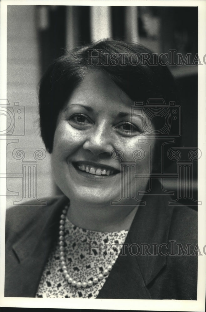 1991 Press Photo Janice Sodos, Principal Jackie Robinson Middle School Milwaukee - Historic Images