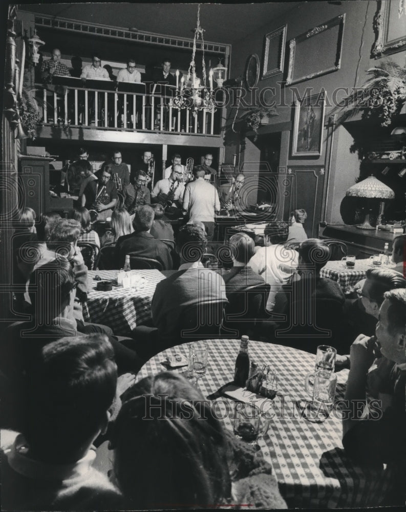 1968, teens listen to Jim Robecks band at Someplace Else in Milwaukee - Historic Images