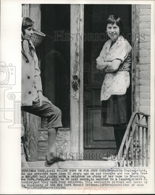 1961 Press Photo Life goes on for Judith Coplon (Socolov) in Brooklyn, New York - Historic Images