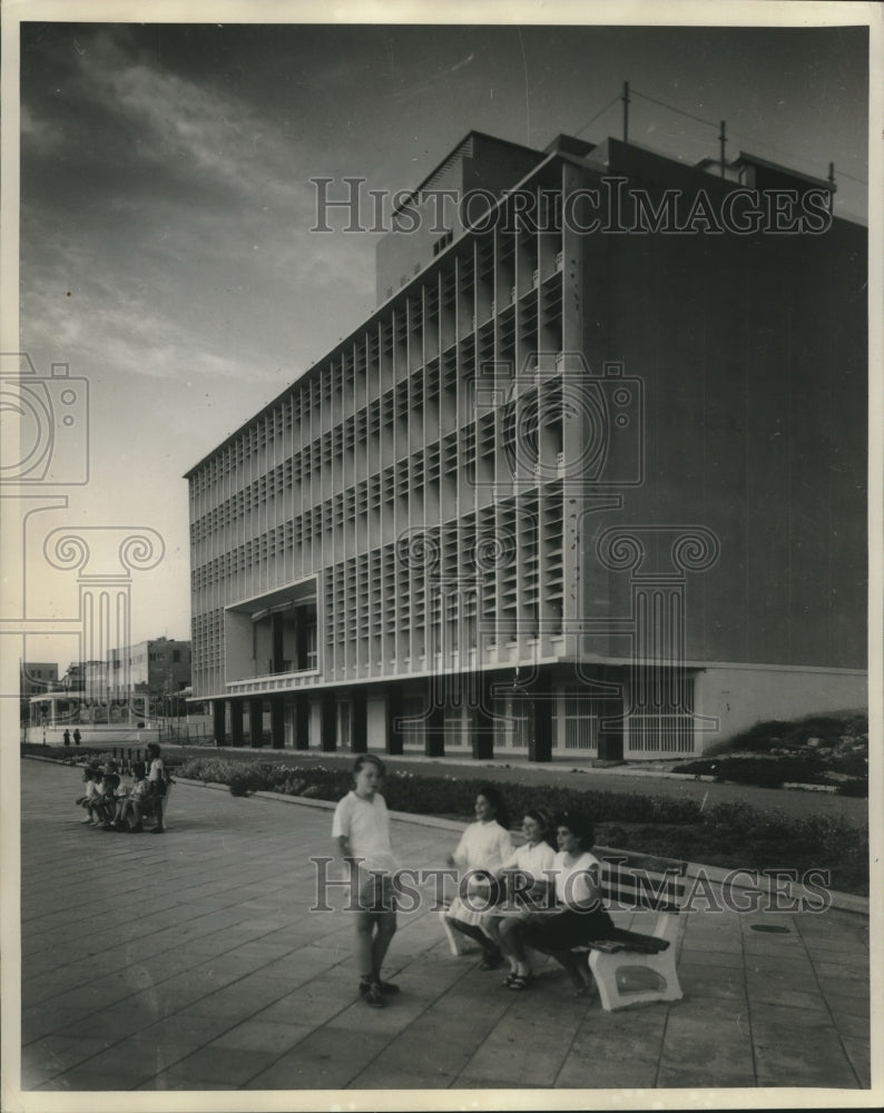 1958 Press Photo Dan Hotel on Tel Aviv beach, Israel - mjc00235 - Historic Images