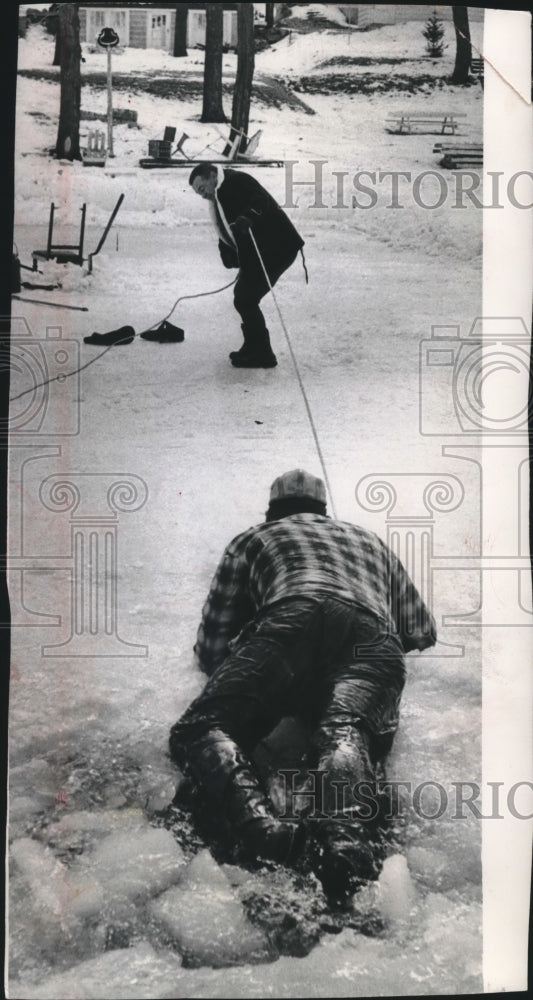 1968 Press Photo Jacobs Being Pulled Out From Ice With Long Rope - mjc00306 - Historic Images