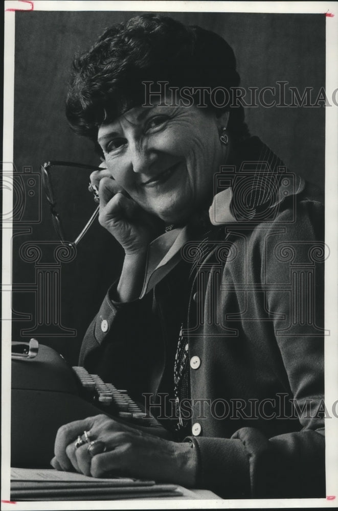 1977 Press Photo Lorraine Sordahl, writer of children&#39;s stories, teacher-Cudahy - Historic Images