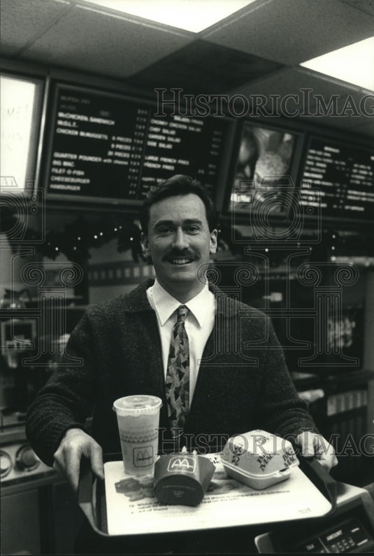 1989 Press Photo Craig Sopkowicz manager of new McDonald's in Moscow Russia - Historic Images