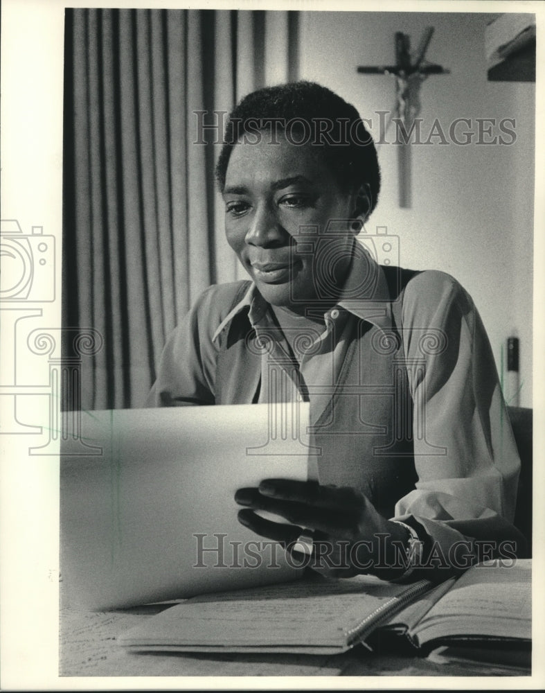 1983 Press Photo Executive Director of Central City Churches Lena Sommers - Historic Images