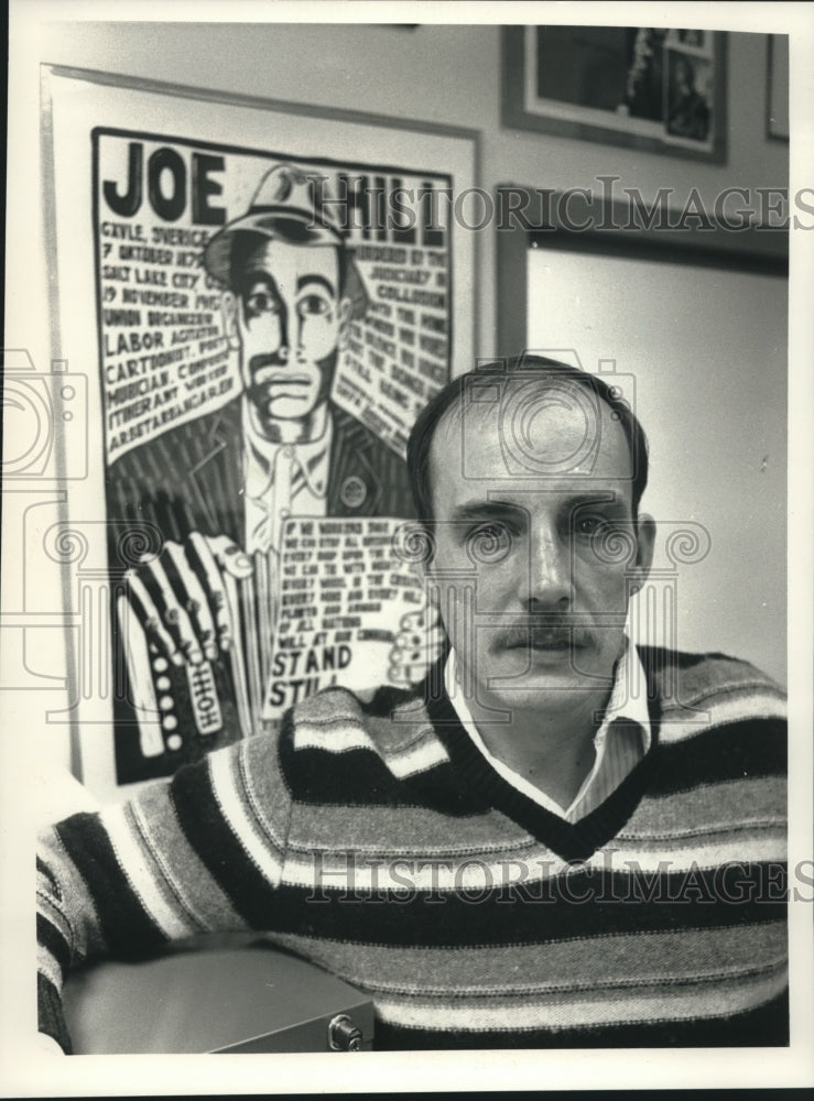 1989 Press Photo Kelly Sparks, President, United Auto Worker Local 180, WI - Historic Images