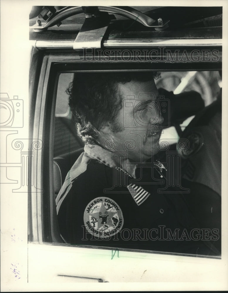 1983 Press Photo Stephen Spangler Working in Black River Falls - mjc00399 - Historic Images