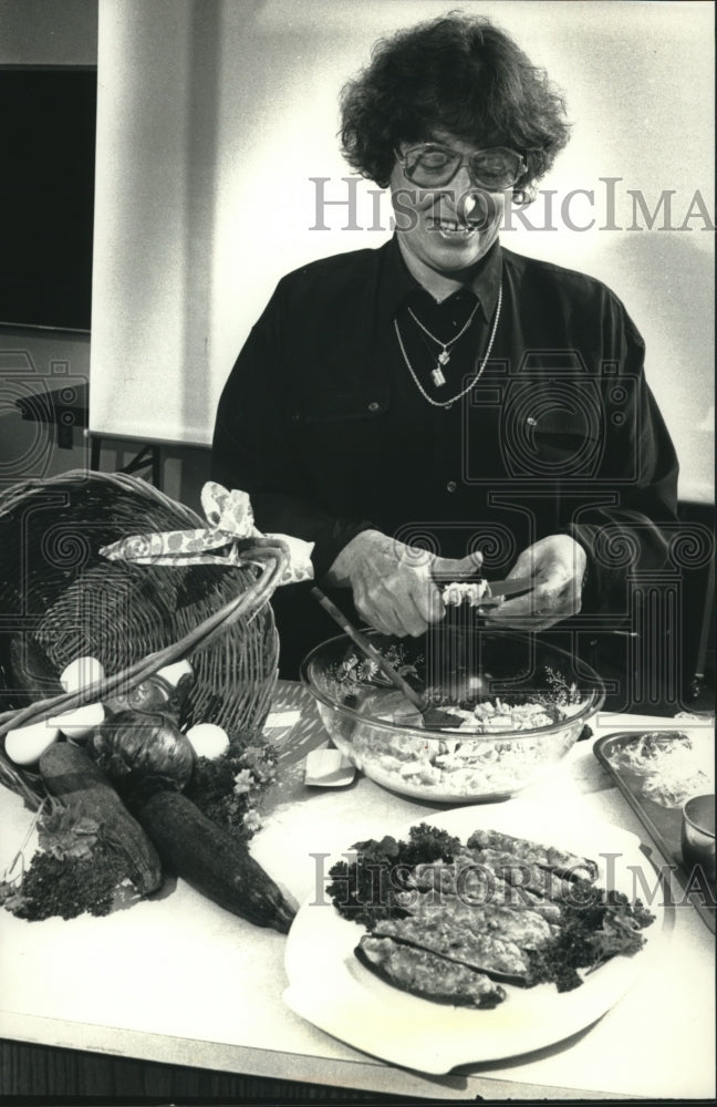 1990 Press Photo Associate Dean of Home Economics at Waukesha Mary Ann Spangler - Historic Images