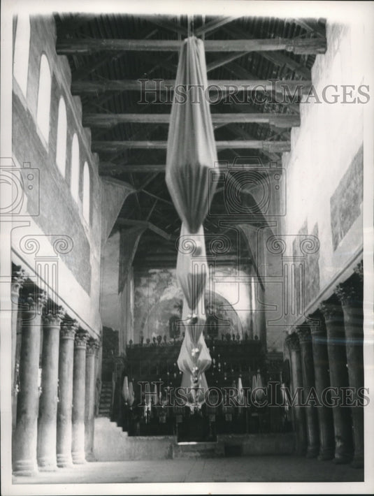 1955 Press Photo The interior of the Church of the Nativity in Bethlehem, Israel - Historic Images