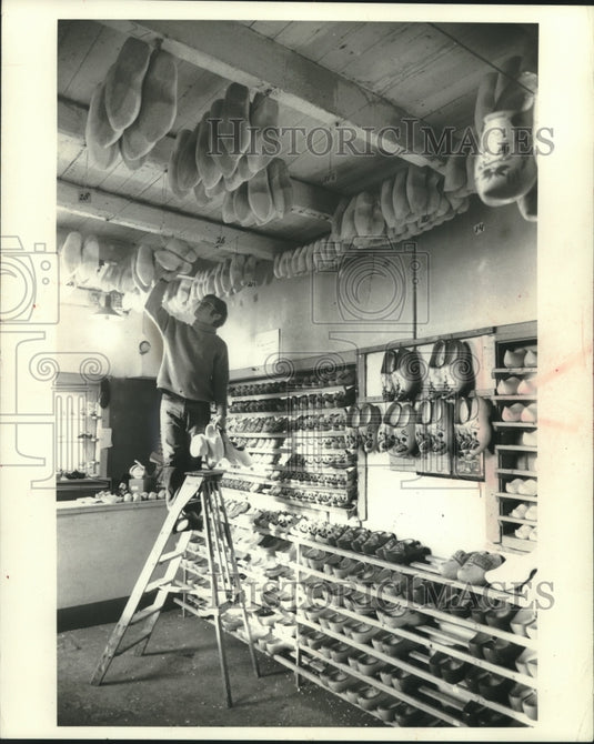 1970 Press Photo This Dutch shop has a large inventory of traditional wood shoes - Historic Images