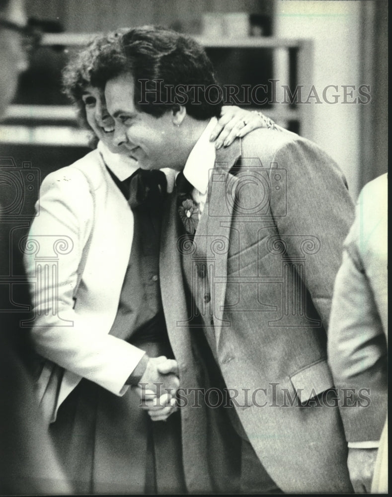 1982 Press Photo Woman congratulates Milwaukee Police Officer, Allan Miller - Historic Images