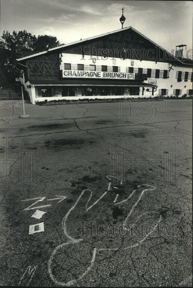 1990 Press Photo Police mark shows the scene where Jason Speights was shot - Historic Images