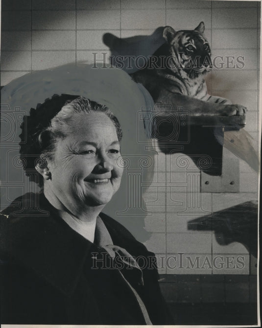 1963, Mrs. George Speidel, wife of director of Milwaukee County Zoo - Historic Images
