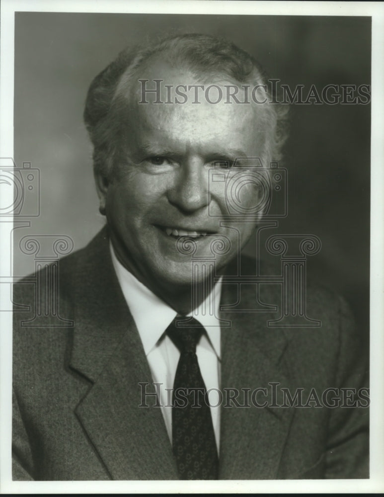 1989 Press Photo Roger B. Smith, chairman of General Motors Corporation, honored - Historic Images