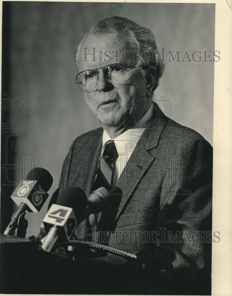 1984 Press Photo Roger B. Smith, chairman of General Motors Corporation - Historic Images