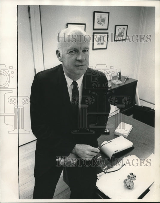1970 Press Photo Newell Smith office, UW student housing department, Wisconsin. - Historic Images