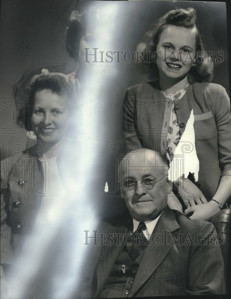 1944, Mr. and Mrs. Leathim Smith with daughters Suzanne, Patricia Ann - Historic Images