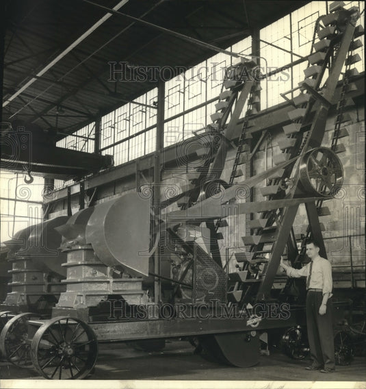 1943, Kenneth Brown production manager at Smith Engineering Works - Historic Images