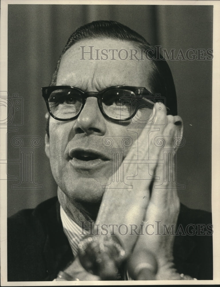 1974 Press Photo Federal Energy Chief William Simon Speaking in Washington - Historic Images