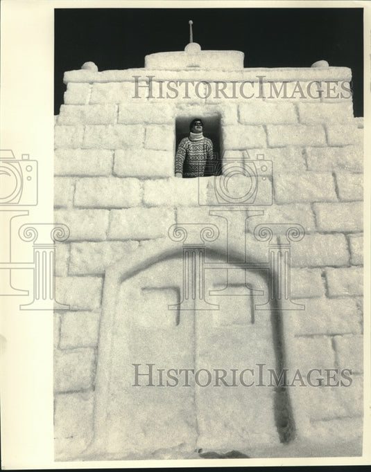 Press Photo Paul Morin in Michigan Tech Univ. winter carnival snow sculpture - Historic Images