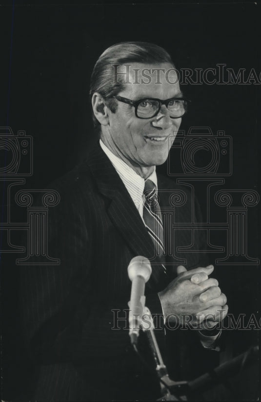 1976 Press Photo William E. Simon at Republican fund raiser, Marc Plaza - Historic Images